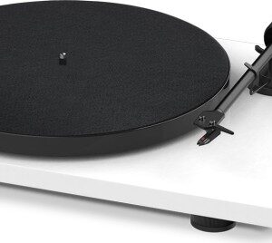 Pro-ject E1 | Plattenspieler zustand neuwertig | aber große Kratzer auf der Abdeckung | Zustand: Gut