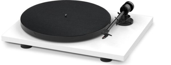 Pro-ject E1 | Plattenspieler zustand neuwertig | aber große Kratzer auf der Abdeckung | Zustand: Gut