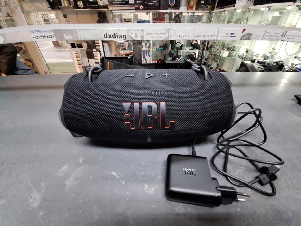 JBL Xtreme 4 schwarz | mit org. Ladegerät
| Zustand: Wie Neu – Bild 2