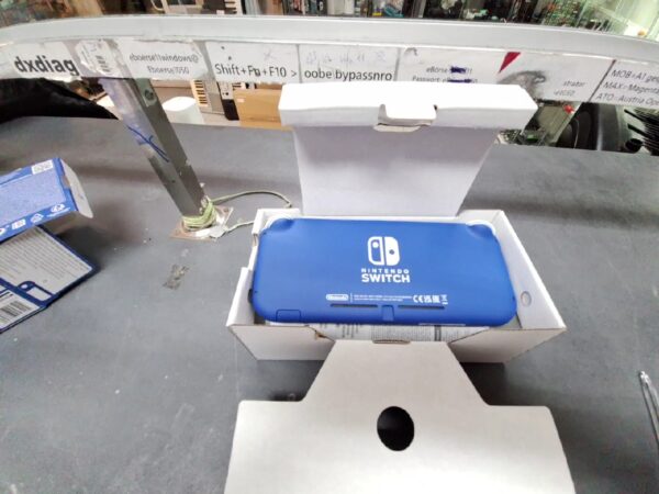 Nintendo Switch Lite | mit Originalverpackung | mit org. Ladegerät | Zustand: Wie Neu | Farbe: blau – Bild 3