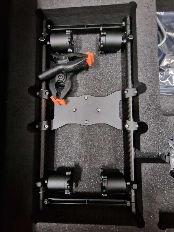 Dji Ronin Gimbal Vollset | koffer | Die Steuerung beim Ronin (Das kleine Gerät mit Display ) funktioniert die Steuerung nicht
Genauer gesagt der Joystick erkennt nur 3 Richtungen | Zustand: In Ordnung – Bild 2