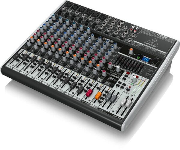 Behringer Xenyx X1832USB