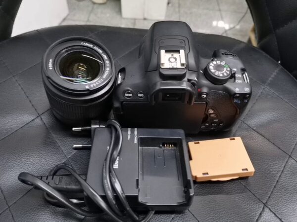 Canon EOS 700D+Obijektiv Canon 50 mm | Mit Tasche  | Zustand: Sehr Gut – Bild 4