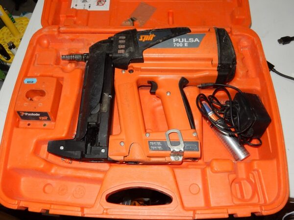 Spit Pulsa 700 E Gasnagler | Koffer  |  akku defekt muss neu besorgt werden | Zustand: Gut – Bild 2