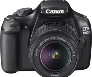 Canon EOS 1100  | mit EF-S 18-55 mm f | 3.5-5.6 DC III Objektiv | mit 1 Akku+ Ladegerät | Tasche als Geschenk | Zustand: Sehr Gut