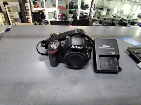 Nikon D3200 | 1 Akku und Ladegerät | Zustand: Gut – Bild 2