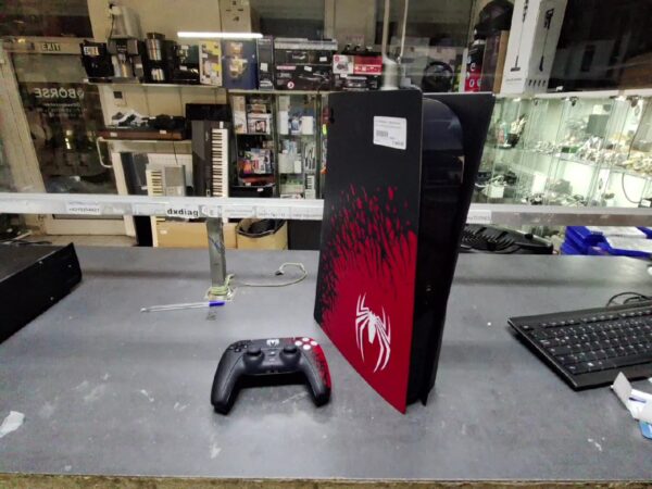 Sony PlayStation 5 - 825GB Marvel's Spider | Man 2 Limited Edition Bundle schwarz | rot | Zustand: Sehr Gut | Farbe: schwarz – Bild 3