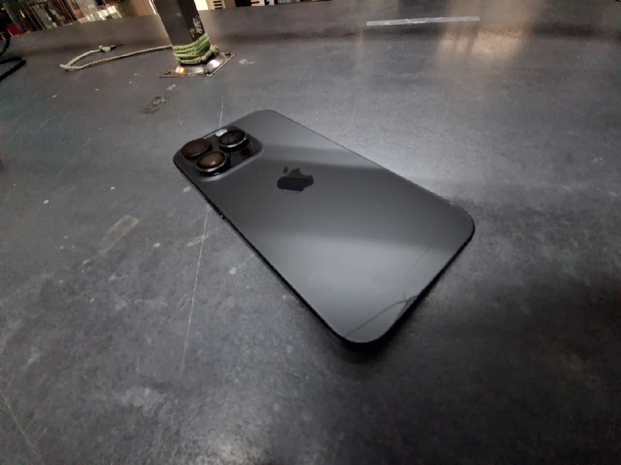 iPhone 15 Pro 256GB | Garantie Gültig bis: 27 Dezember 2024 Hinten Sprung (Sieh Foto) | SimLock: Frei | Zustand: Gut | Farbe: schwarz | Akku: 100% – Bild 2