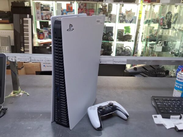 Sony PS5 825GB Disc Edition | Zustand: Sehr Gut | Farbe: weiss – Bild 3