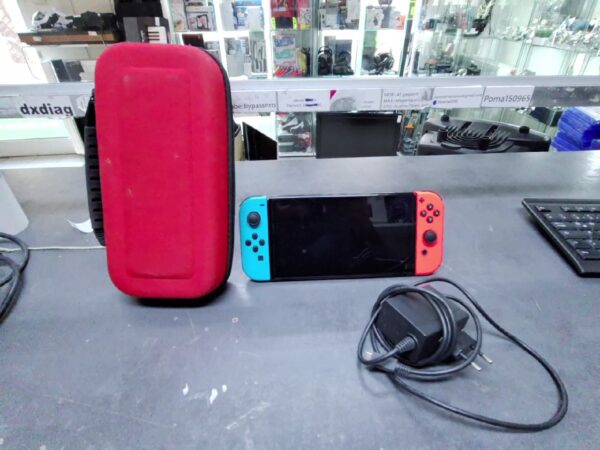 Nintendo Switch OLED | mit mit Ladegerät | ohne Zubehör |
 | Zustand: Sehr Gut | Farbe: schwarz – Bild 2