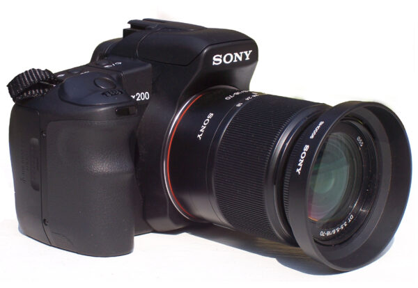 Sony Alpha 200 | mit Objektiv 18-70 | mit 1 Akku und Ladegerät | Zustand: Gut