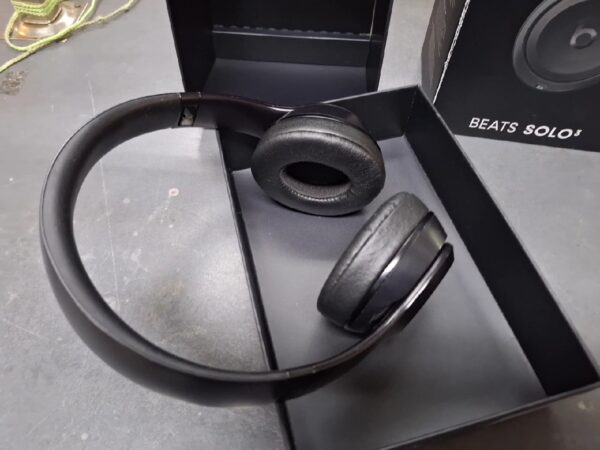 Apple Beats Solo3 Wireless Mattschwarz | mit Originalverpackung | Zustand: Sehr Gut – Bild 4
