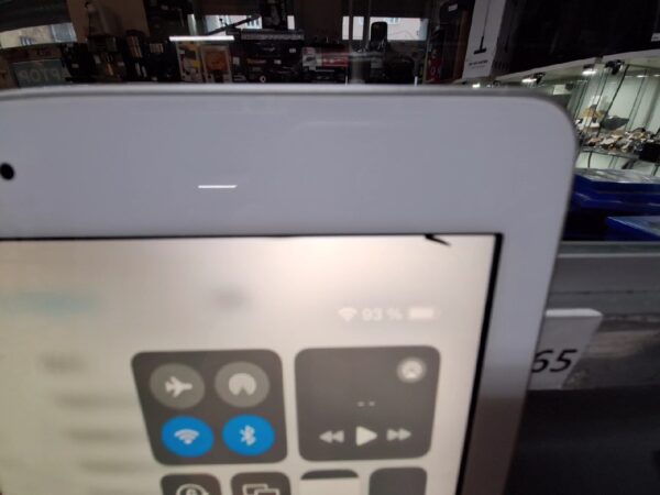 IPad 6 Generation 32Gb | Display hat ein Fleck | Zustand: Gut – Bild 4