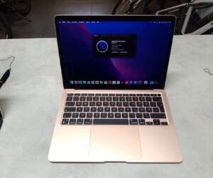 Macbook Air M1 2020 13 Zoll  | 8GB RAM | 256GB SSD | Zyklen :19
Ohne Ladegerät  | Zustand: Wie Neu