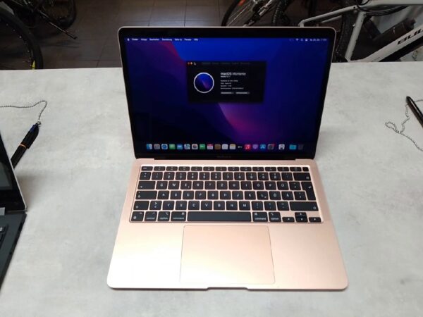 Macbook Air M1 2020 13 Zoll  | 8GB RAM | 256GB SSD | Zyklen :19
Ohne Ladegerät  | Zustand: Wie Neu