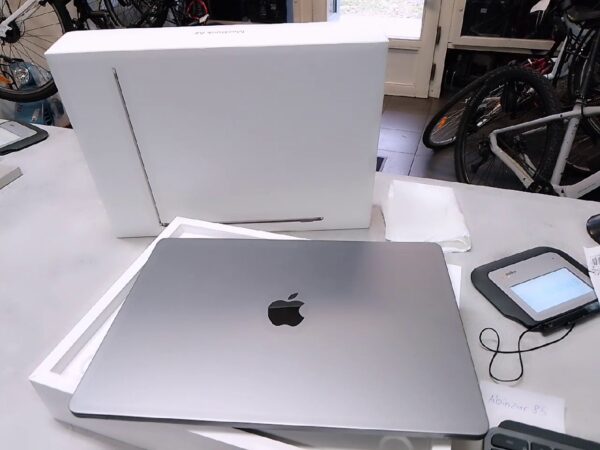 Apple Macbook Air 15 Zoll, Space Gray, M3  | Apple MacBook Air 15 | Space Gray | M3 - 8 Core CPU  |  10 Core GPU | 8GB RAM | 512GB SSD | DE | Zustand: Wie Neu – Bild 5