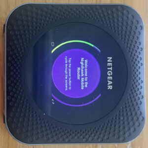 Netgear Mr1100 | mit Ladegerät gekratz | Zustand: Sehr Gut