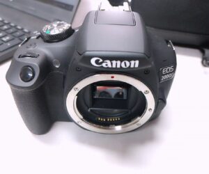 Canon Eos 2000D  | Tasche |  Mit Objektiv Canon EF LENS 50mm 1:1.8 STM | Zustand: Wie Neu