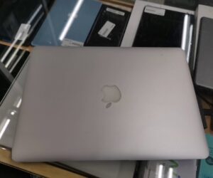 Macbook  Air (13 Zoll 2015 ) Core i5 |  4.00 GB 128 GB SSD 187 Ladezyklen  | Zustand: Gut