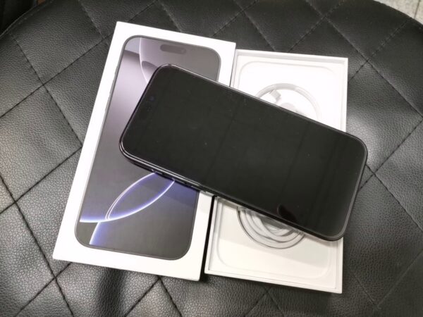 iPhone 16 Pro Max 256GB | mit Originalverpackung Garantie
Gültig bis: 5 Oktober 2025 | SimLock: Frei | Zustand: Wie Neu | Farbe: schwarz – Bild 7