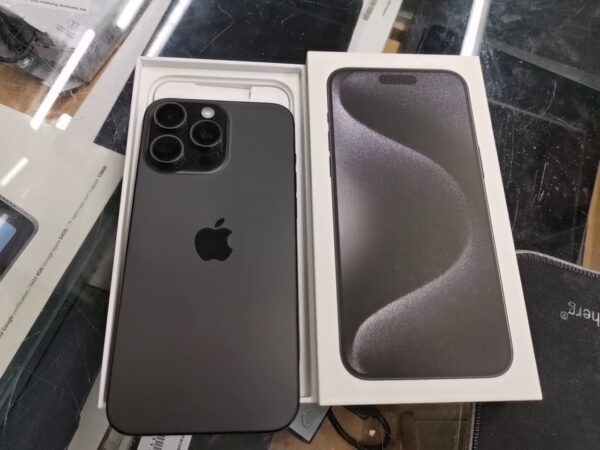 iPhone 15 Pro Max 256GB | mit Originalverpackung Garantie
Gültig bis: 22 Februar 2025 Akku 89 % | SimLock: Frei | Zustand: Sehr Gut | Farbe: grau – Bild 6