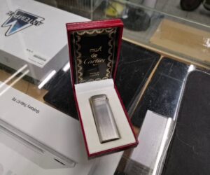 Cartier Paris Feurzeug   .Gut | mit Originalverpackung  | Zustand: Sehr Gut