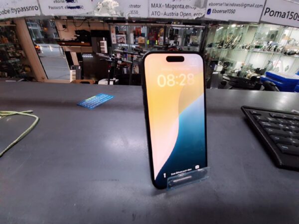 iPhone 15 128GB | Gebrauchsspuren auframme | Display mit kraze  | SimLock: Frei | Zustand: Gut | Farbe: schwarz | Akku: 100% – Bild 3