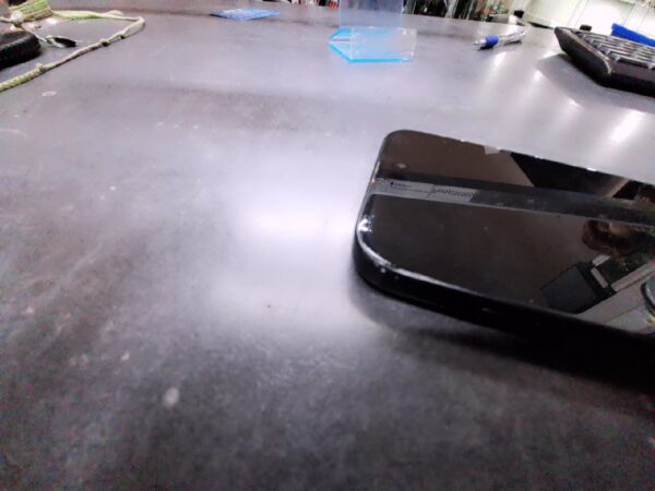 iPhone 15 128GB | Gebrauchsspuren auframme | Display mit kraze  | SimLock: Frei | Zustand: Gut | Farbe: schwarz | Akku: 100% – Bild 4
