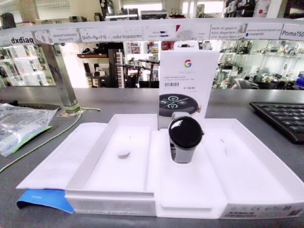 Google Pixel Watch 2 (wi-fi) mit Sportarmband Hazel | mit Originalverpackung | Gebrauchsspuren vorhanden | mit mit Ladegerät | Zustand: Sehr Gut – Bild 2