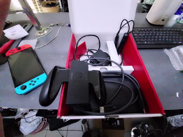 Nintendo Switch OLED | mit Originalverpackung | Zustand: Sehr Gut | Farbe: schwarz – Bild 4