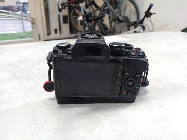 Olympus OM-D E-M10 | G Vario 1:3.5-5.6 | 14-45
ohne zubehör | Zustand: Sehr Gut – Bild 2