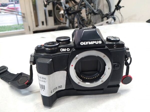 Olympus OM-D E-M10 | G Vario 1:3.5-5.6 | 14-45
ohne zubehör | Zustand: Sehr Gut – Bild 3
