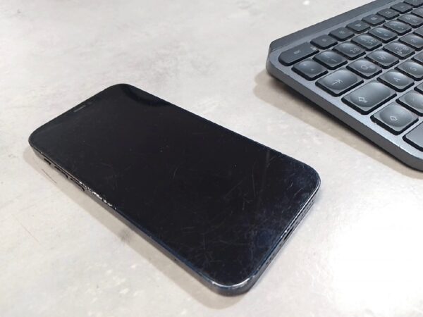 iPhone 12 256GB | SimLock: Frei | Zustand: Schlecht | Farbe: blau | Akku: unter 80% – Bild 2