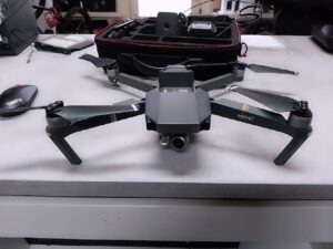 Dji Mavic M1p Kamera-Drohne | 1x Ladegerät  | 2x AKKU  | Tasche  | Kamera schützt Glas ist nicht dabei ! | Zustand: In Ordnung