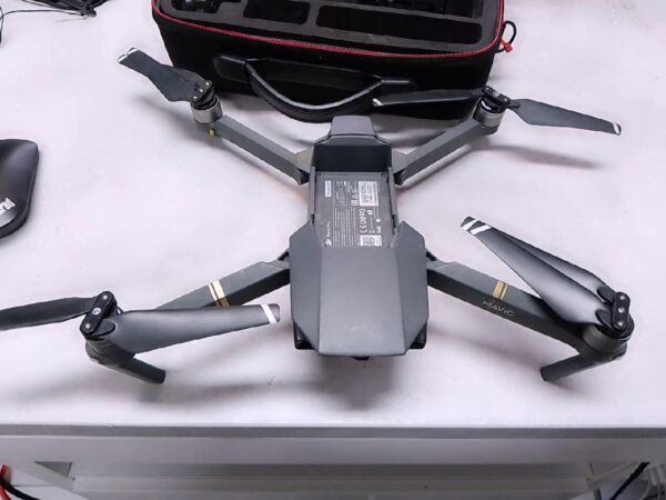 Dji Mavic M1p Kamera-Drohne | 1x Ladegerät  | 2x AKKU  | Tasche  | Kamera schützt Glas ist nicht dabei ! | Zustand: In Ordnung – Bild 2