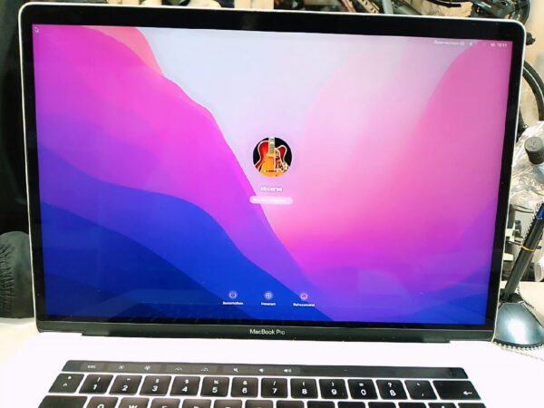 MacBook Pro 13,3 | Core i7 |  16GB RAM | 512 GBB SSD |  15 |4-zoll |  Zyklen 176 |  2017.  mit Ladegerät |  mit Originalverpackung.  ist in auslage Verpackung Orginal Rechnung | Zustand: Sehr Gut – Bild 2