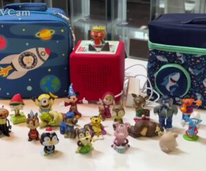 Tonie Box Mit Tasche Und 20 Tonie Figuren | Mit Ladegerät 2 Tasche  | Zustand: Sehr Gut | Farbe: rot