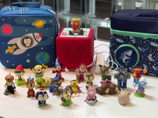 Tonie Box Mit Tasche Und 20 Tonie Figuren | Mit Ladegerät 2 Tasche  | Zustand: Sehr Gut | Farbe: rot