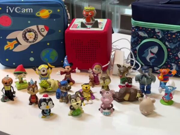 Tonie Box Mit Tasche Und 20 Tonie Figuren | Mit Ladegerät 2 Tasche  | Zustand: Sehr Gut | Farbe: rot – Bild 2