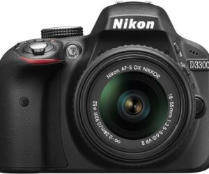Nikon D3300 | mit Objektiv Nikkor AF-S VR DX 18-55mm 3.5-5.6G II | mit Ladegerät | Zustand: Gut