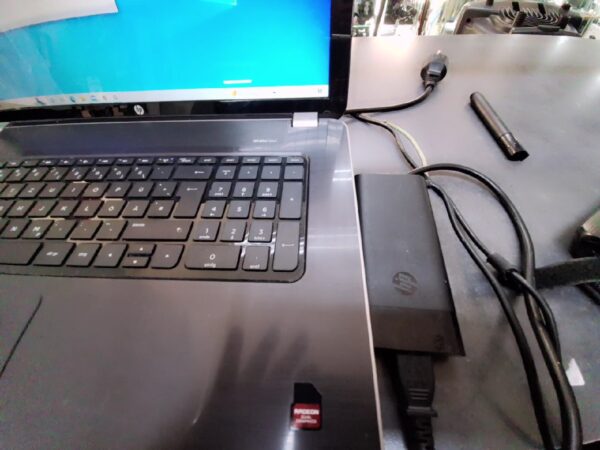 HP Pavilion 17-e098sg, AMD A10-5750M, 17Zoll, DE | 2x Radeon HD8650G | 8670M |  8 GB RAM | 1 TB HDD | mit mit Ladegerät | Zustand: Gut – Bild 2