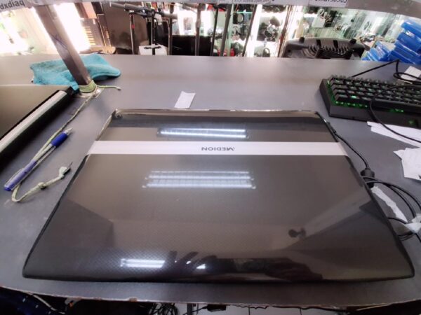 Medion Akoya E6227 | i3-2350M | 4GB RAM | 500 GB HDD |
Win 10 | Zustand: Gut – Bild 3