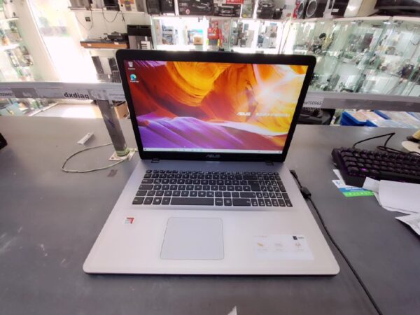 Asus Vivobook 17 Amd A12-9729P, DE | 17 Zoll | 8Gb | 1Tb HDD | AMD Radeon R7 | mit mit Ladegerät | Zustand: Gut – Bild 2