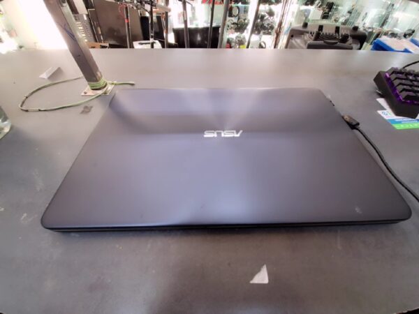 Asus Vivobook 17 Amd A12-9729P, DE | 17 Zoll | 8Gb | 1Tb HDD | AMD Radeon R7 | mit mit Ladegerät | Zustand: Gut – Bild 3