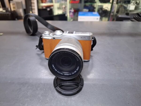 Fujifilm X-A2 braun | +Objektiv XC 16-50mm OIS II | mit 1 Akku+ Ladegerät | Blitz funktioniert nicht | Zustand: Gut – Bild 2