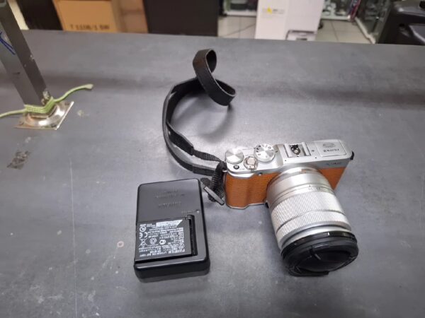 Fujifilm X-A2 braun | +Objektiv XC 16-50mm OIS II | mit 1 Akku+ Ladegerät | Blitz funktioniert nicht | Zustand: Gut – Bild 5