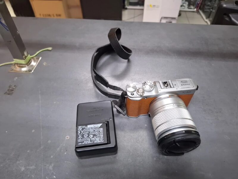 Fujifilm X-A2 braun | +Objektiv XC 16-50mm OIS II | mit 1 Akku+ Ladegerät | Blitz funktioniert nicht | Zustand: Gut – Bild 5