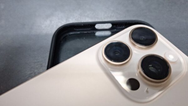 iPhone 16 Pro 128GB | auf dem Handy sind kleine Abnutzungspuren zu sehen( Sieh Foto) | Apple Garantie  Gültig bis: 29 Oktober 2025 | SimLock: Frei | Zustand: Sehr Gut | Farbe: Titan Wüstensand | Akku: 100% – Bild 3