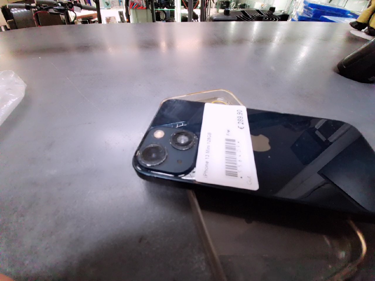 iPhone 13 Mini 128GB | auf dem Handy sind Abnutzungspuren zu sehen( Sieh Foto) | SimLock: Frei | Zustand: Gut | Farbe: Mitternacht | Akku: 85%