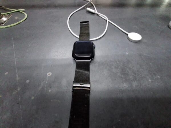 Apple Watch Series 9 (gps + Cellular) 45mm | Batterie 100% | GarantieGültig bis: 18 September 2025 | Hinten Sprung | Display hat eine Kratzer |Armbant Stall |  mit Ladegerät | Zustand: Gut – Bild 2
